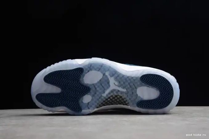 Blue Air Navy 11 Snakeskin CD6846-102 Jordan Low 0503